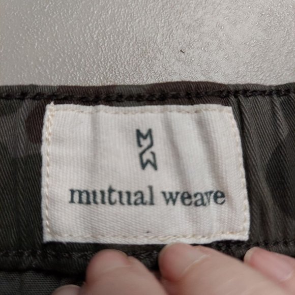 Mutual Weave Men's Green Camo Chino Board Shorts - Picture 7 of 8